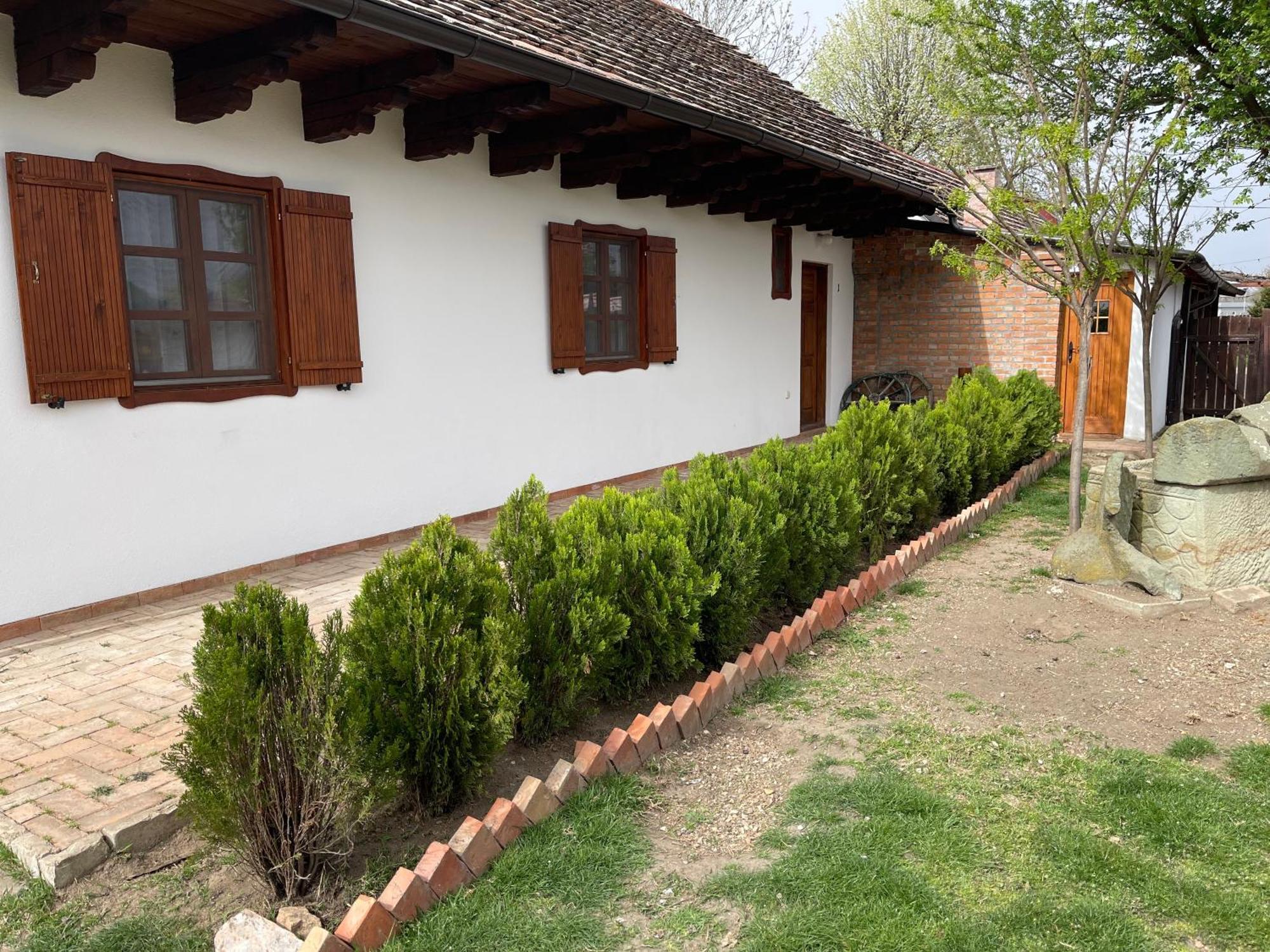 Salas Isailovi สเรมสกา มิโตรวิตซา ภายนอก รูปภาพ
